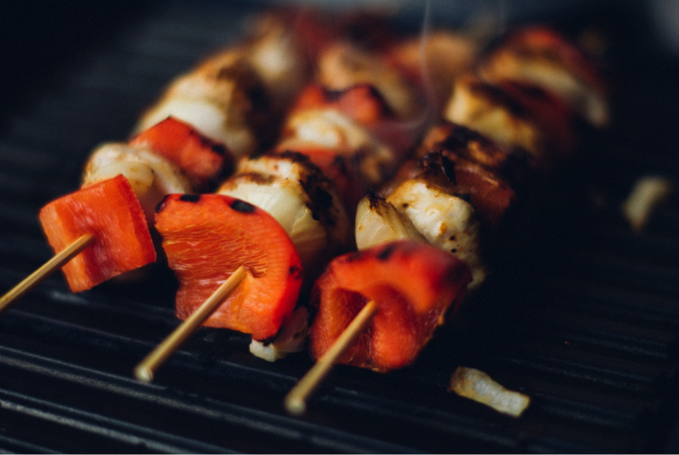Chicken and pepper kebabs on the grill.