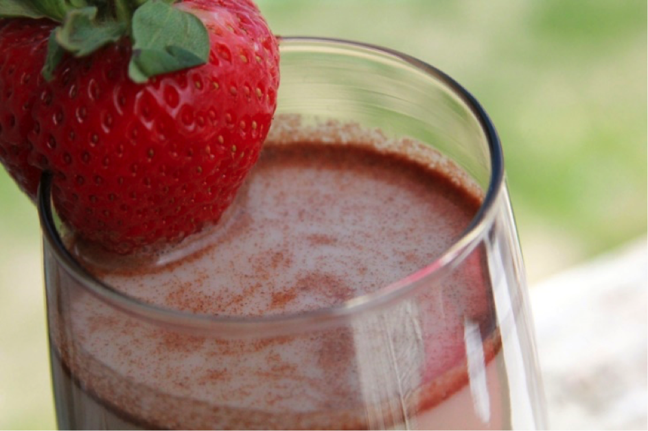 Low-carb horchata glass with strawberry for barbecue