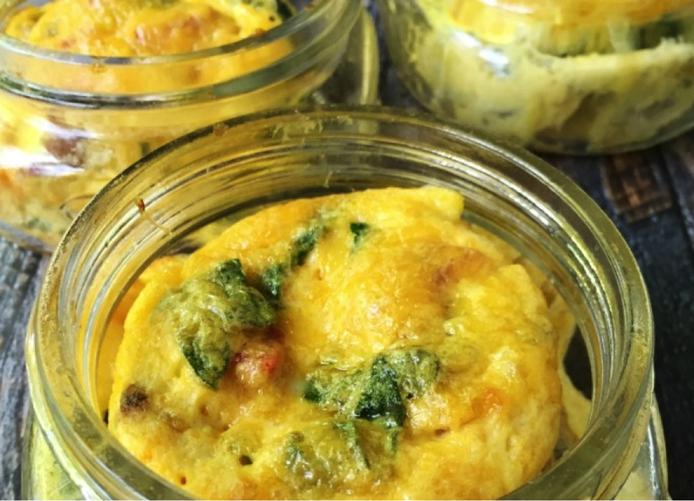 Sausage, spinach, and pepper omelet as one of the best breakfast-in-a-jar recipes