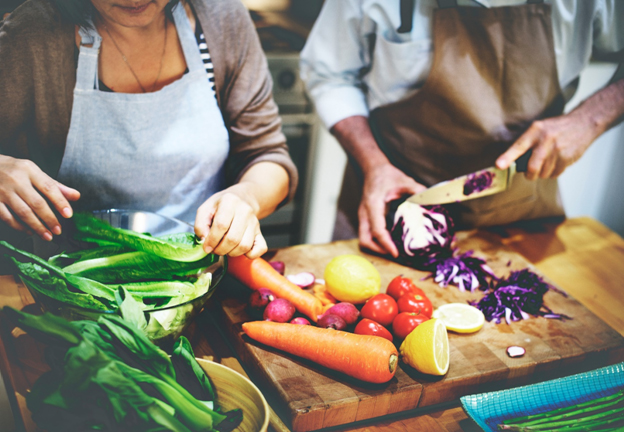 Couple preparing healthy vegetables